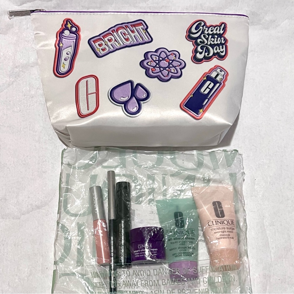 NEW Clinique 7-Piece Makeup and Skincare Travel Gift Set